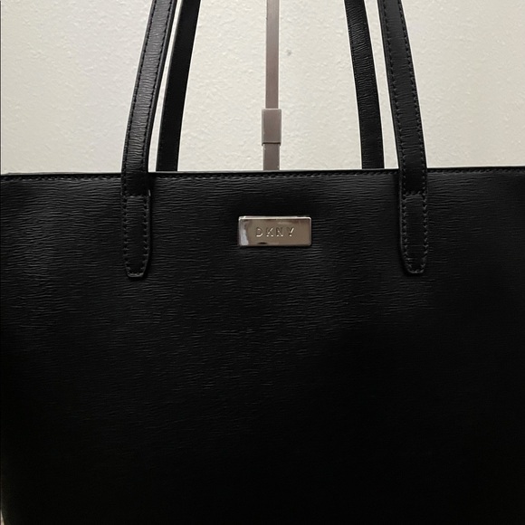 Dkny Bags Dkny Sutton Leather Bryant Medium Tote Poshmark